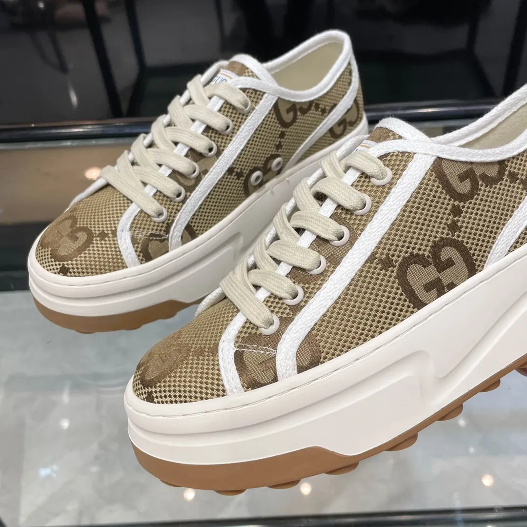 👟👟Ex-factory price 480👟👟 Women's Shoes Women's Clothing 2023Gucci low-top casual sports shoes, top version! Oil edge craftsmanship ➕Set of announcement🌸🌸🌸1:1 reproduction. New model for early spring, creating a perfect style💣💣💣street style🔥🔥🔥cool and trendy C-level fashionable outfit with retro and futuristic feel🌹🌹🌹classic shoe shape + British color matching design, super attractive. All kinds of leather splicing, original reverse mold last, imported high-end knitting needle jacquard fabric showing exquisite texture! Open mold to customize high-density outsole. 13 colors available. Comes fully packaged. Size: Female 35-41